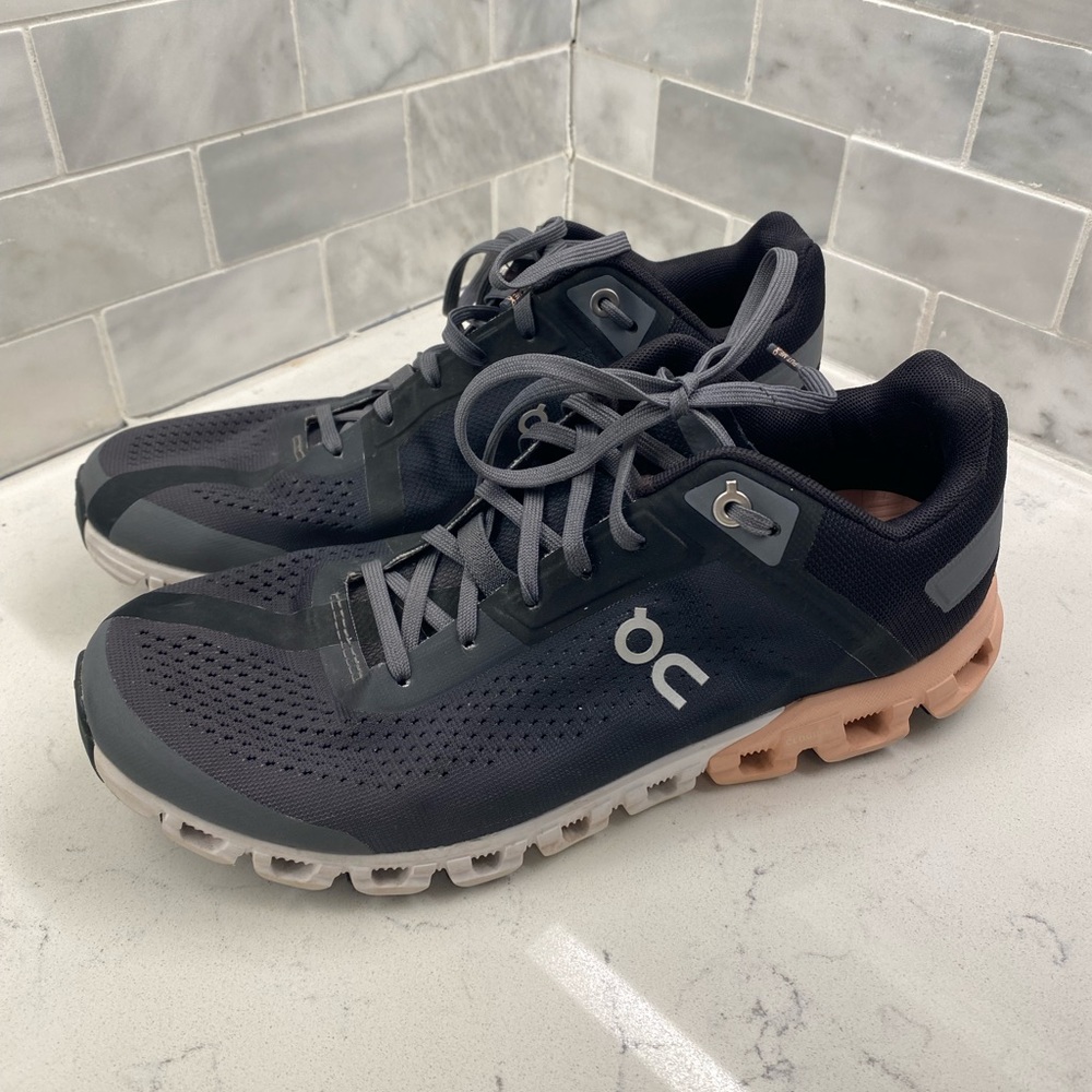 On  Cloud Cloudflow Women's Size 8 Rock Grey Rose
Pink Running Shoes 35.99234